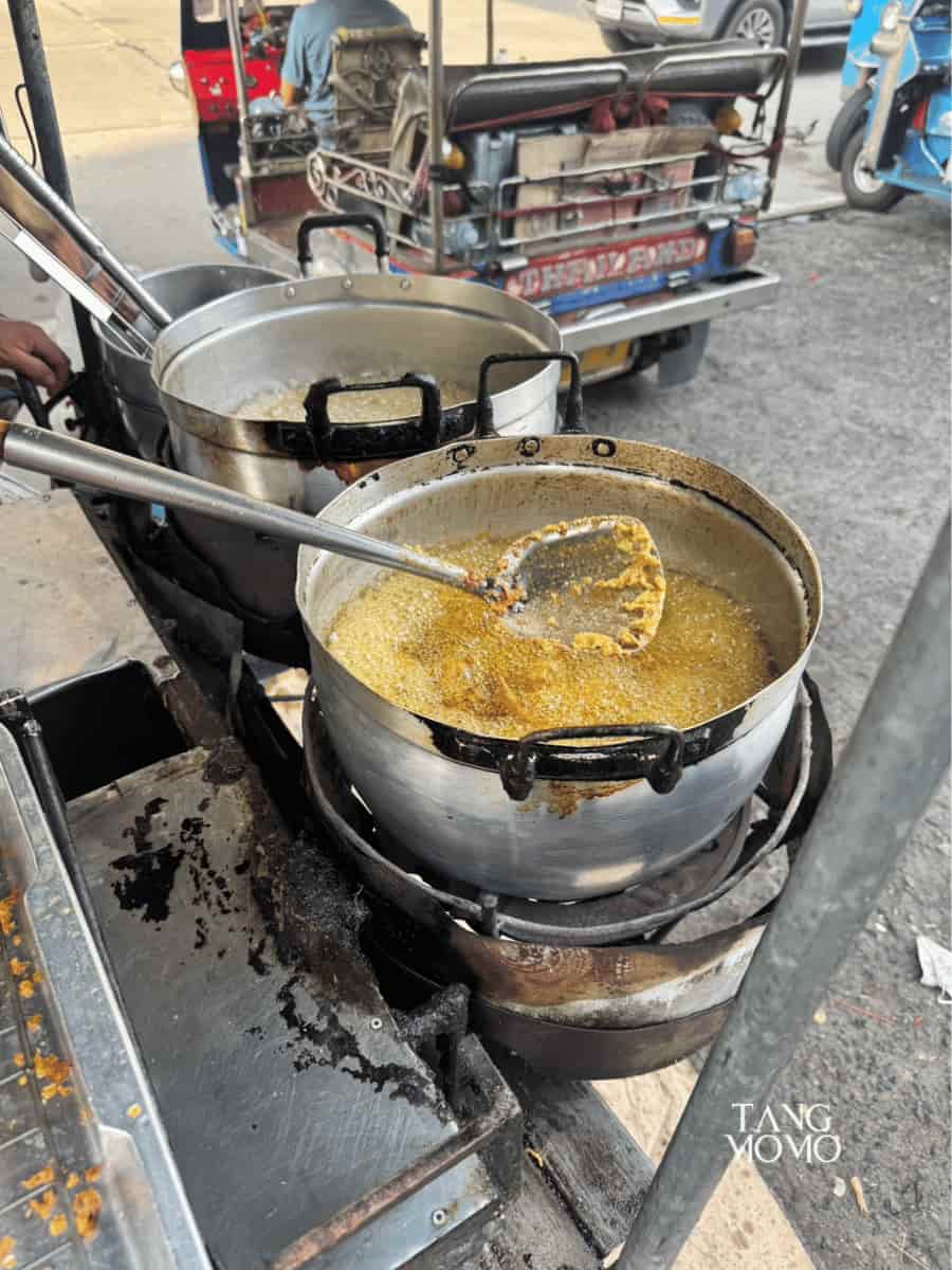 ไก่ทอดร้อนๆ ชิ้นละ 5 บาท
